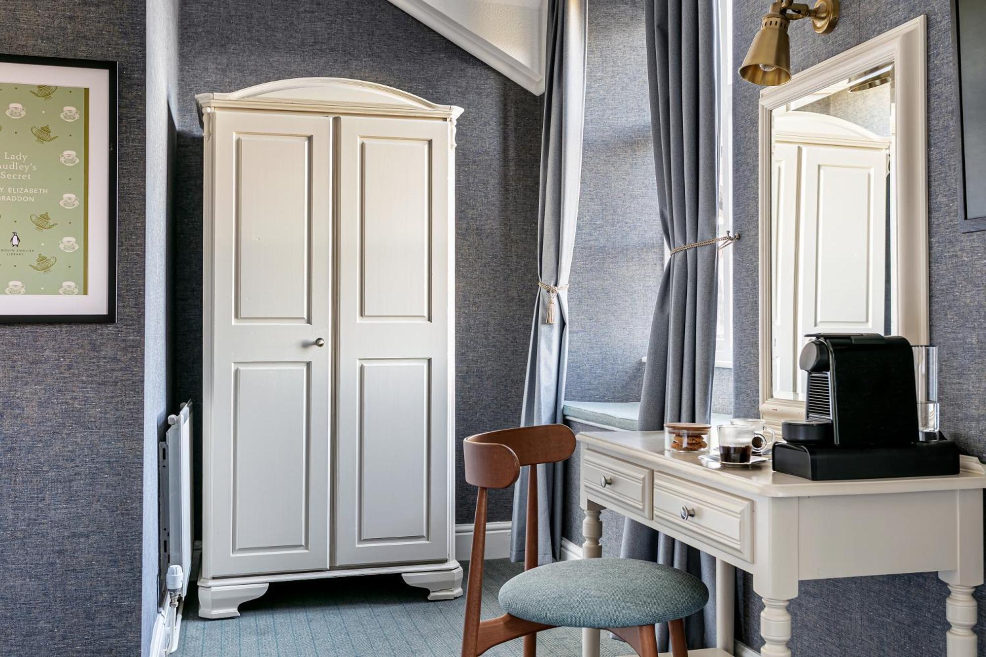Hotel Craig Manor 4*